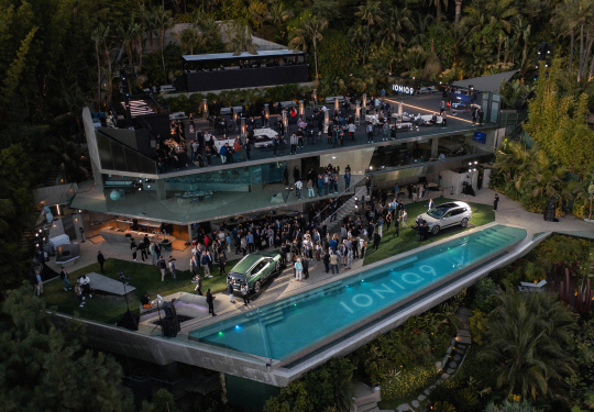 미국 로스엔젤레스(LA) 골드스테인 하우스에서 열린 현대차 아이오닉 9 월드 프리미어(전 세계 최초 공개) 행사장 모습. 현대차 제공